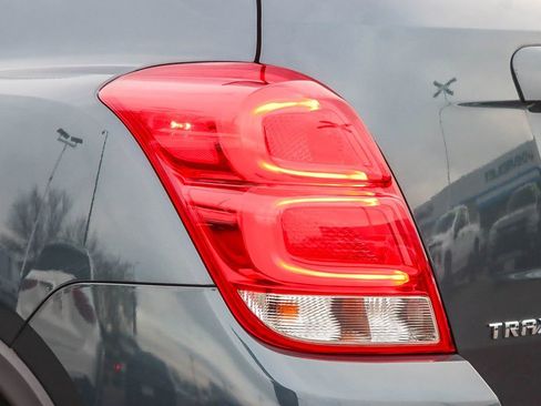 Certified 2022 Chevrolet Trax LT w/ LT Convenience Package image 8