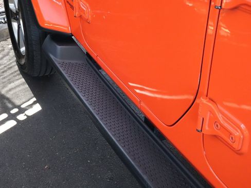 Used 2019 Jeep Wrangler Unlimited Sahara w/ Uconnect 4C Nav & Sound Group AWD/4WD image 17
