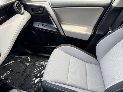 Certified 2018 Toyota RAV4 LE AWD/4WD image 30