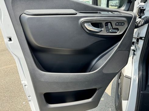 Used 2024 Mercedes-Benz eSprinter 170 Cargo image 15