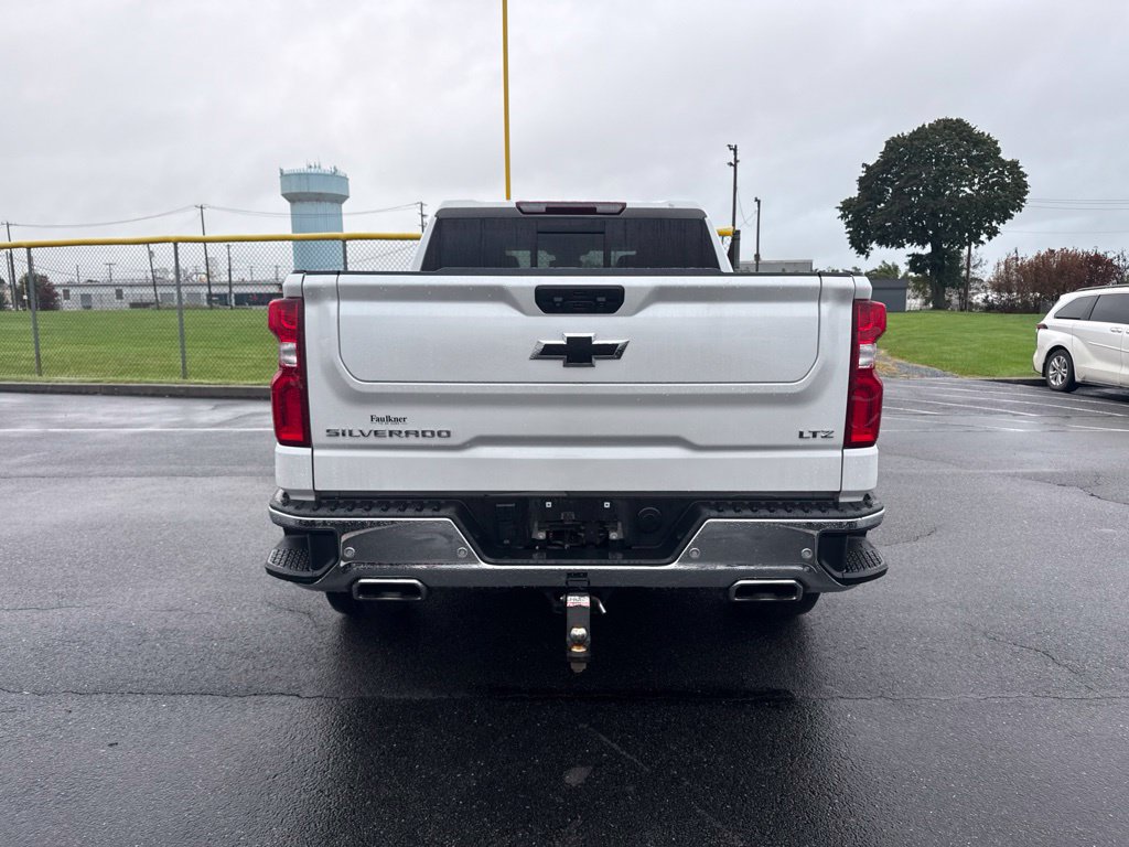 Used 2023 Chevrolet Silverado 1500 LTZ w/ LTZ Premium Package AWD/4WD image 3