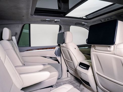 Used 2025 Cadillac Escalade Sport Platinum image 18