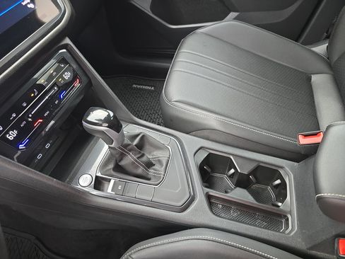 Certified 2024 Volkswagen Tiguan SE FWD image 26