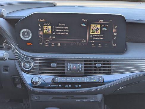 Used 2022 Lexus LS 500 w/ Accessory Package (Z2) image 15