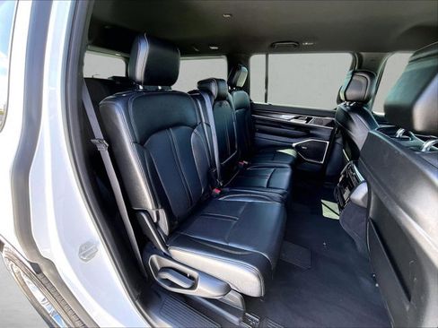 Used 2024 Jeep Wagoneer 2WD image 29