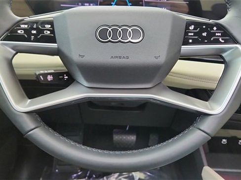 Used 2025 Audi Q6 e-tron Premium Plus w/ Premium Plus image 40