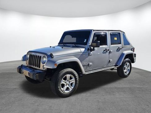 Used 2016 Jeep Wrangler Unlimited Sahara w/ Connectivity Group image 7