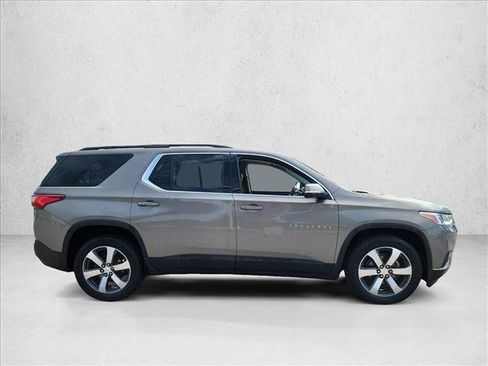 Used 2019 Chevrolet Traverse LT w/ LT Premium Package FWD image 4