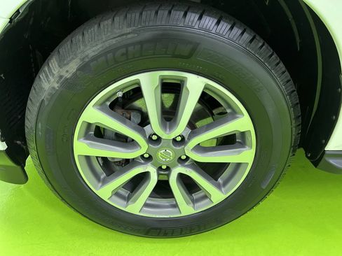 Used 2016 Nissan Pathfinder SV FWD image 15