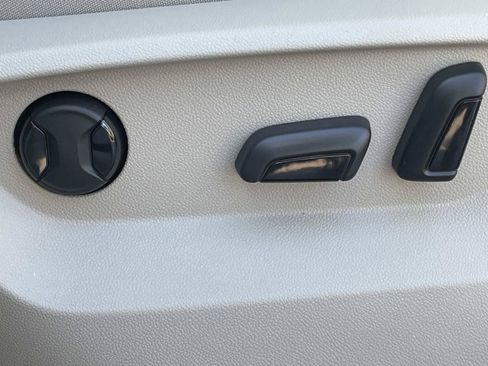 New 2026 Volkswagen Atlas SE FWD image 19