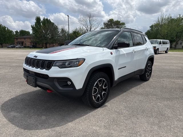 Used 2025 Jeep Compass Trailhawk AWD/4WD image 2