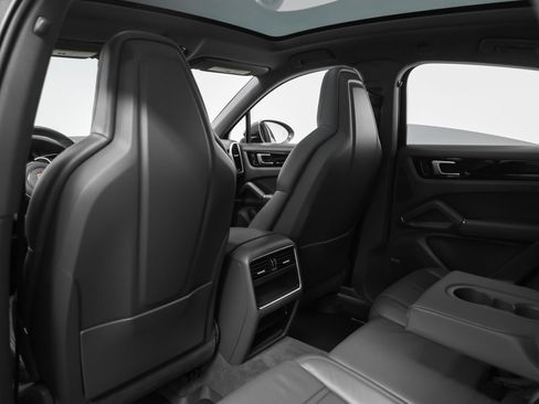 Certified 2022 Porsche Cayenne Coupe AWD/4WD image 37