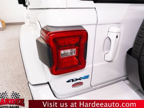 Used 2021 Jeep Wrangler Unlimited Sahara AWD/4WD image 9