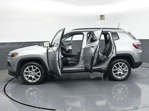 Used 2022 Jeep Compass Latitude w/ Sun and Sound Group AWD/4WD image 50