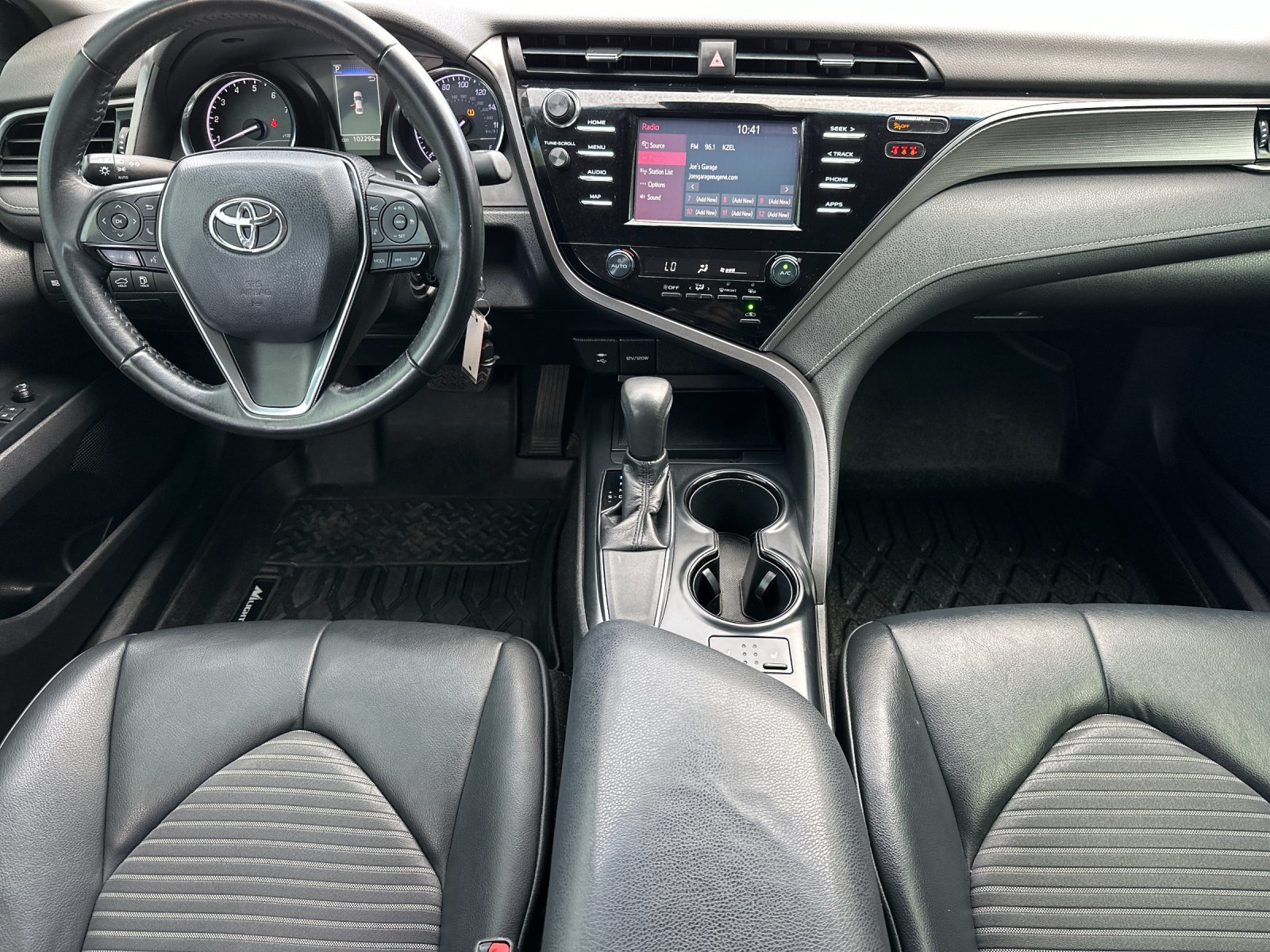 Used 2019 Toyota Camry SE FWD image 13
