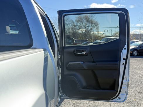 Used 2022 Toyota Tacoma TRD Sport image 32