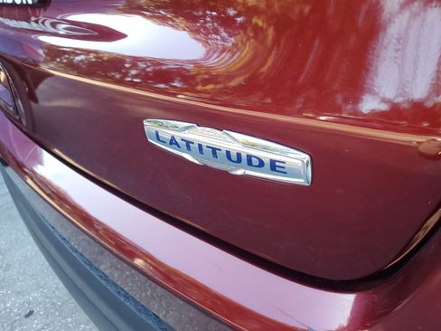 Used 2022 Jeep Compass Latitude image 9