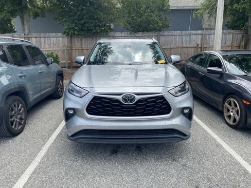Used 2021 Toyota Highlander XLE FWD image 14