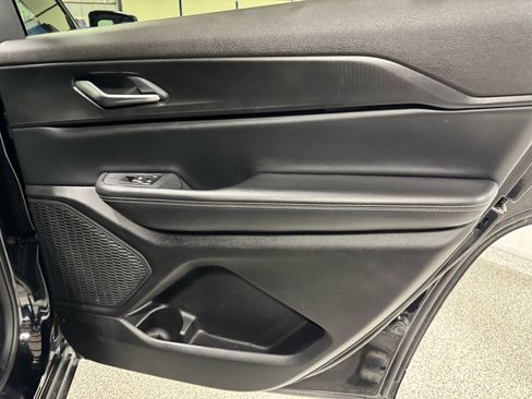 Used 2023 Jeep Grand Cherokee L Laredo image 8