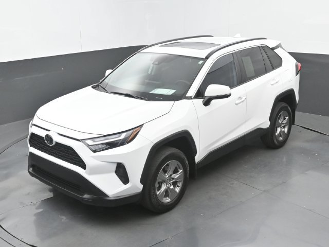 Used 2024 Toyota RAV4 XLE FWD image 30