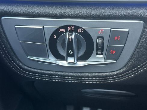 Used 2021 BMW 740i w/ M Sport Package image 31