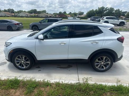 Used 2021 Buick Encore GX Essence w/ Experience Buick Package FWD image 8