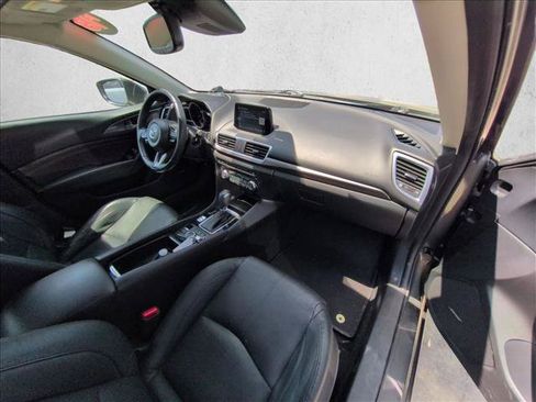 Used 2018 MAZDA MAZDA3 Grand Touring w/ Premium Equipment Package FWD image 21