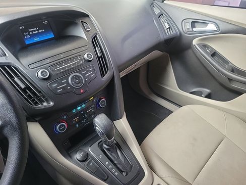 Used 2018 Ford Focus SE image 19