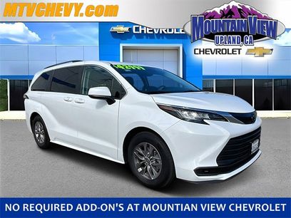 Used 2022 Toyota Sienna LE w/ LE Plus Package