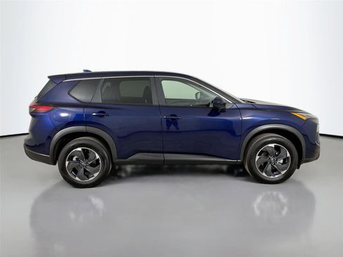 Used 2025 Nissan Rogue SV image 16