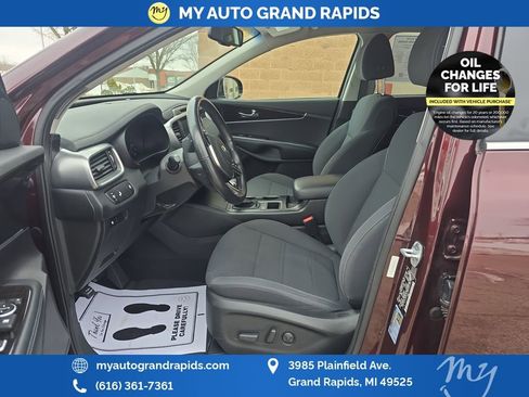 Used 2019 Kia Sorento LX w/ LX Convenience Package image 9