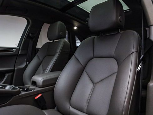 Used 2025 Porsche Macan image 5