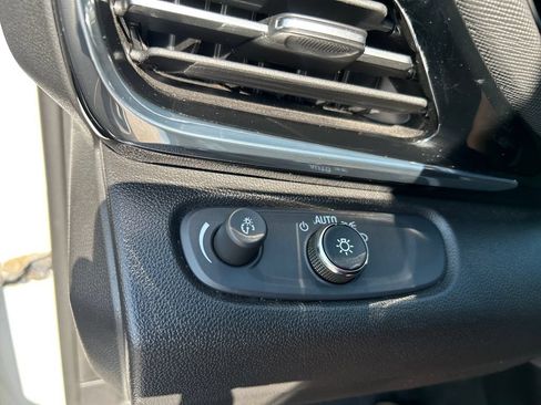 Used 2025 Buick Envista Sport Touring w/ Convenience I Package FWD image 32