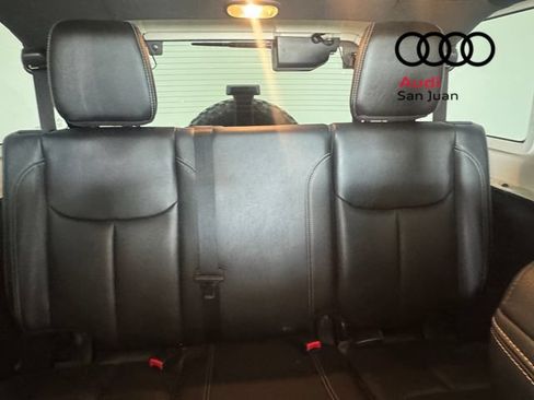 Used 2017 Jeep Wrangler Unlimited Rubicon w/ Connectivity Group AWD/4WD image 23