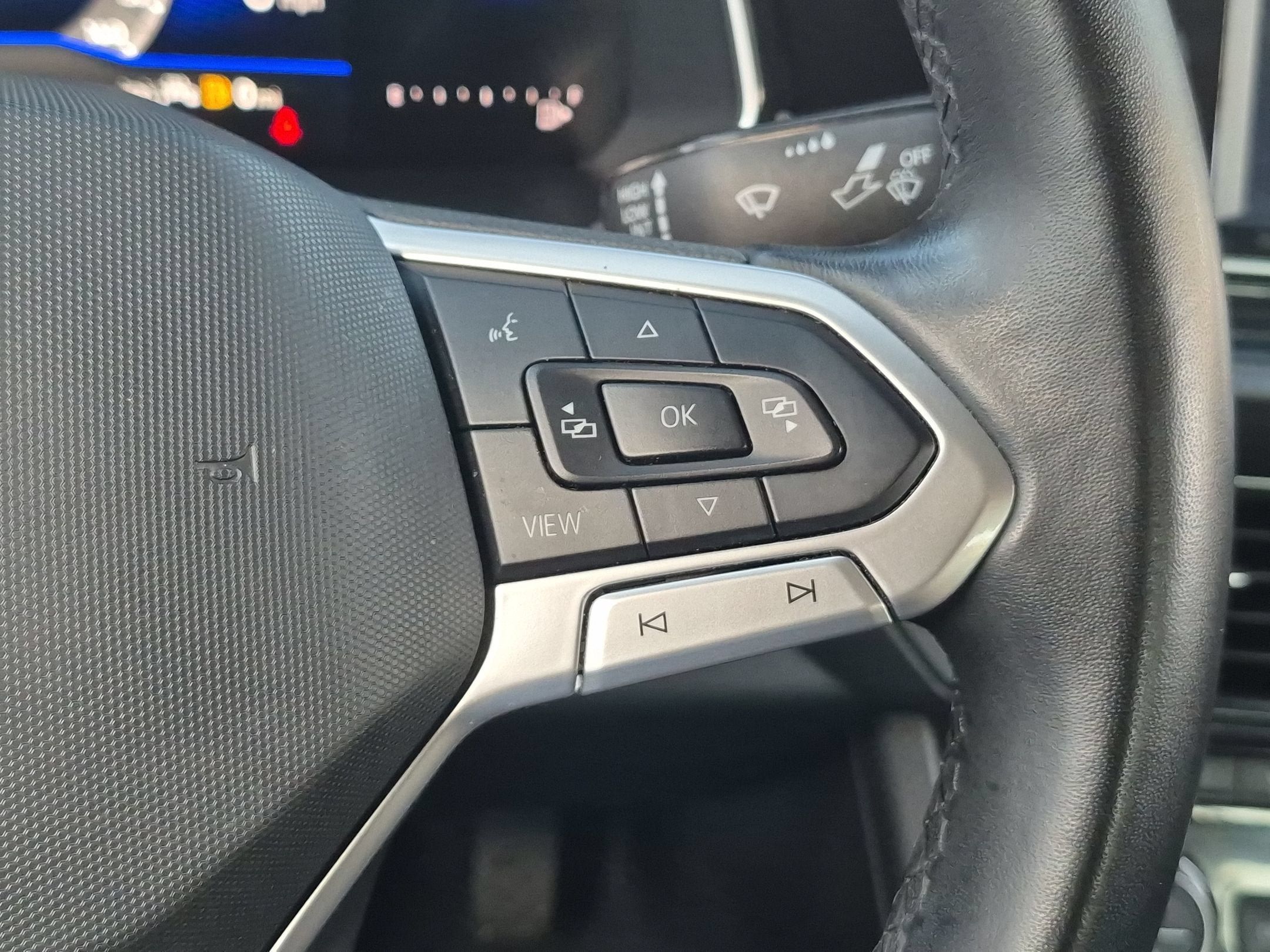 Used 2024 Volkswagen Jetta SE FWD image 17