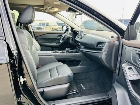 Used 2023 Nissan Rogue SV w/ SV Premium B Package image 30