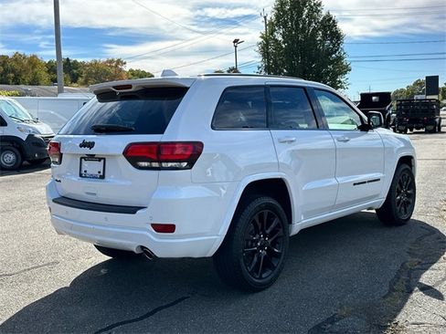 Used 2022 Jeep Grand Cherokee Laredo X image 4