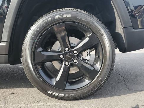 New 2025 Jeep Grand Cherokee Altitude image 6