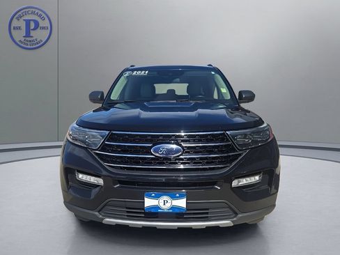 Used 2021 Ford Explorer XLT AWD/4WD image 2