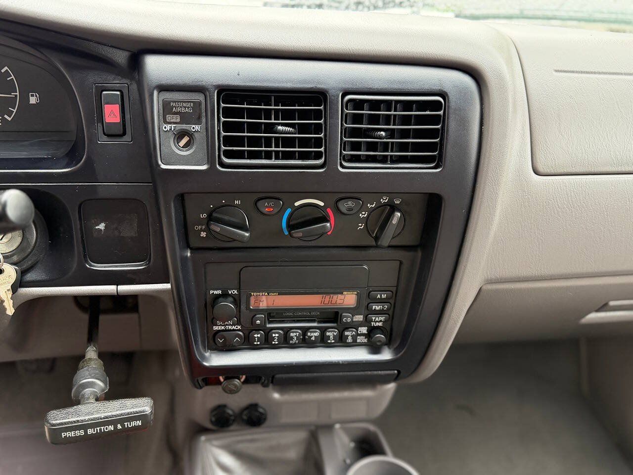 Used 2002 Toyota Tacoma 2WD Regular Cab w/ Enhancement Pkg image 39