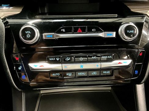 Used 2022 Ford Explorer Limited w/ Equipment Group 301A image 35