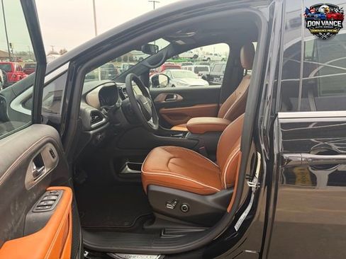 New 2026 Chrysler Pacifica Pinnacle AWD/4WD image 11