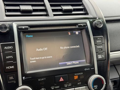 Used 2014 Toyota Camry SE image 24