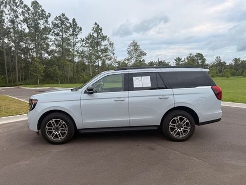 Used 2025 Ford Expedition Active AWD/4WD image 19