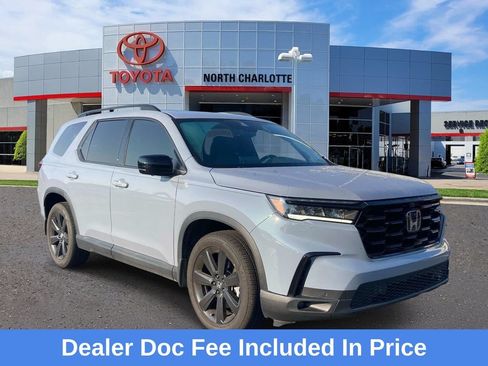 Used 2025 Honda Pilot Black Edition image 1