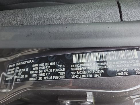 Certified 2020 Jeep Renegade Latitude w/ Cold Weather Group AWD/4WD image 19