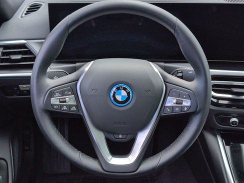 Used 2023 BMW i4 eDrive40 RWD image 18
