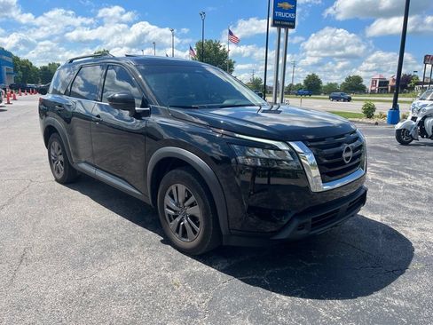 Used 2023 Nissan Pathfinder SV w/ SV Premium Package AWD/4WD image 2