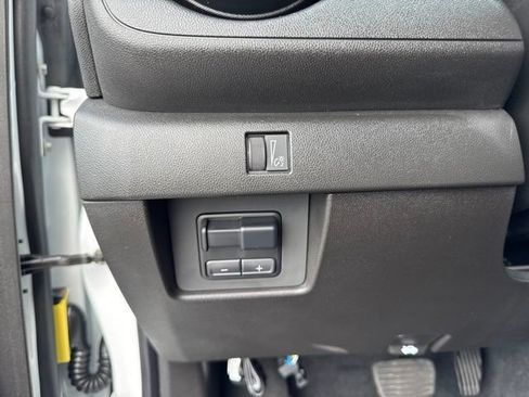Used 2025 Chevrolet Colorado Trail Boss AWD/4WD image 19