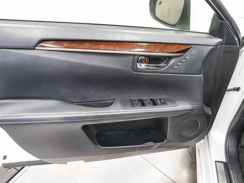 Used 2013 Lexus ES 350 w/ Premium Pkg FWD image 22